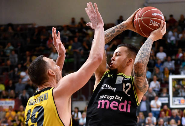 面临挑战的 面临挑战的