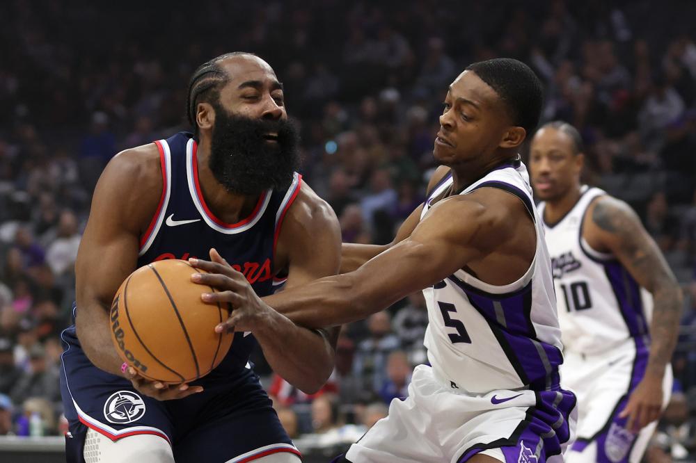 反而表现出 反而表现出